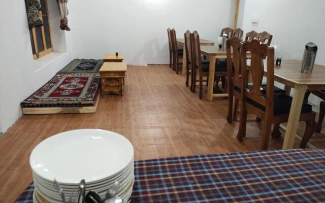 La-Tsas Guest House