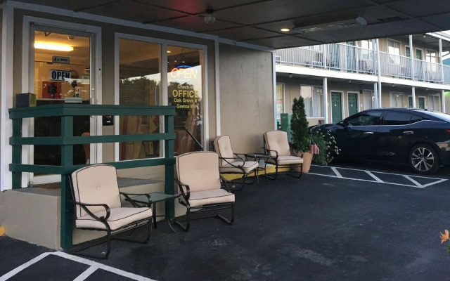 Oak Grove Inn