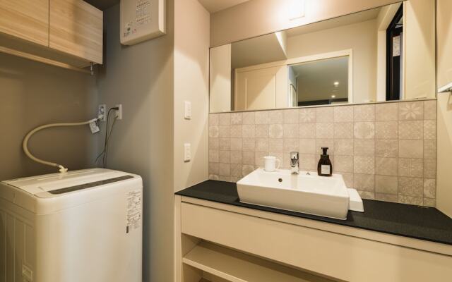 Grand Base Yakuin Odori