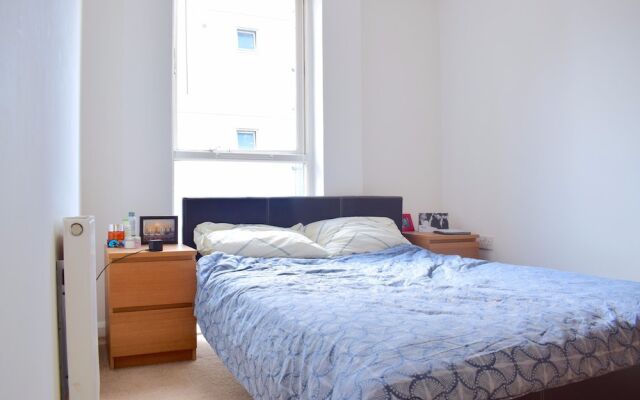 Modern 2 Bedroom Apartment Near Tower Hill