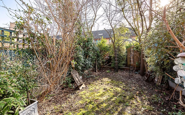 Stylish & Spacious 3-bed Home in Vibrant Bow