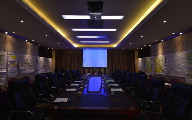 Huang He  International   Hotel