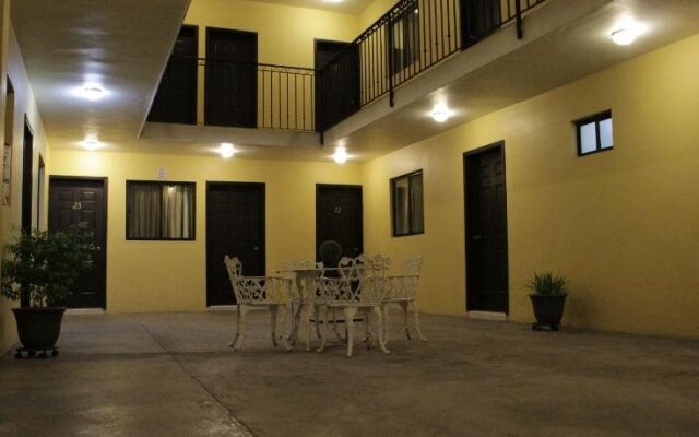 Hotel Flores Hills