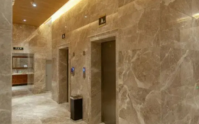 Deepness Hotel