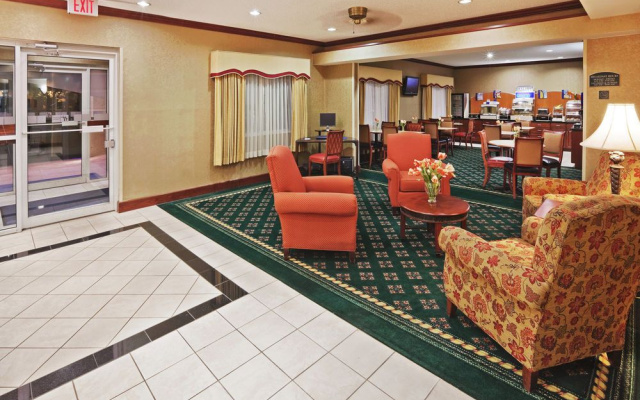 Holiday Inn Express Tulsa-Woodland Hills