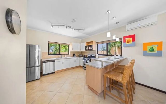 Gold Coast 4br4 5BA Villa w Privatepool Gym