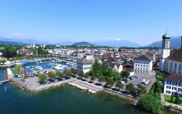 Dorf-Hotel "Apartments & Rooms"