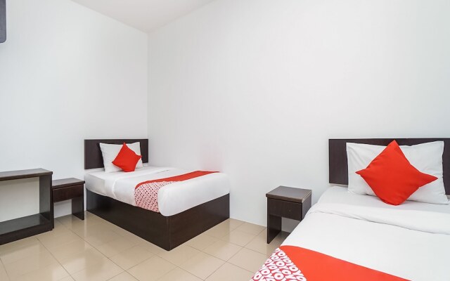 OYO 89330 Hotel Star Inn