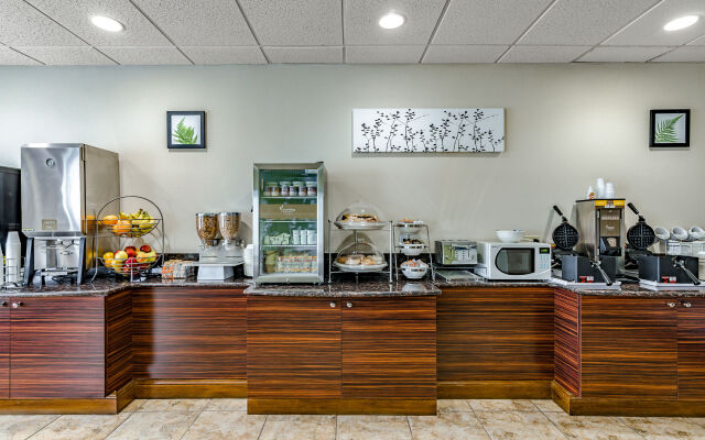 Quality Inn & Suites Airport