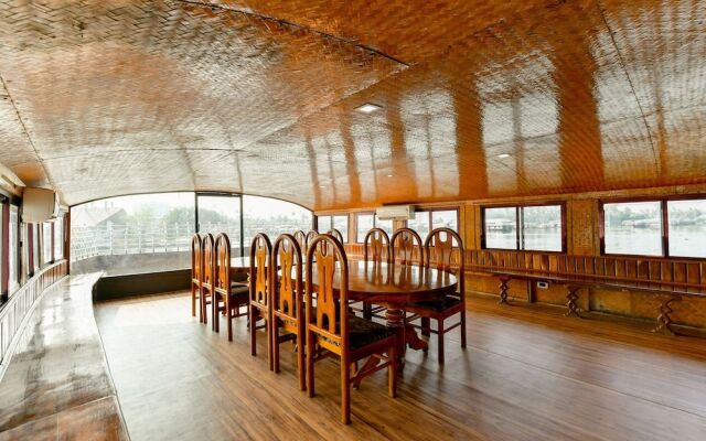 OYO 24146 Houseboat Anugraha 6bhk