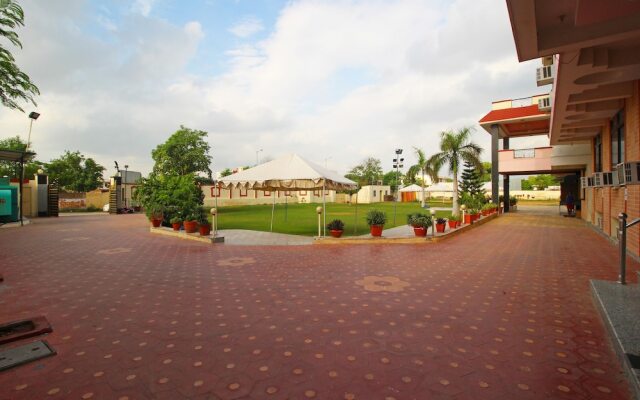 OYO 9143 Hotel Maharani