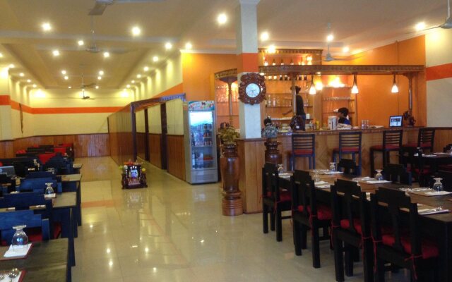 Moon River Guesthouse & Restaurant