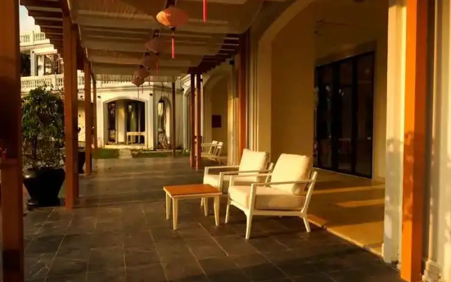 Moodhoian Riverside Resort & Spa