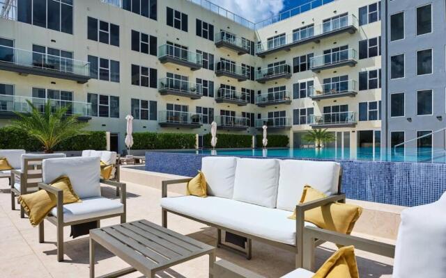 Luxury 2-Bedroom Condo with Ocean and Sunset Views