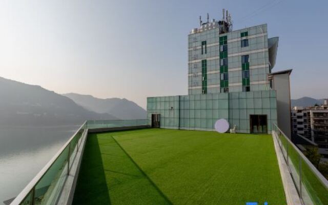 Sansheng Holiday Hotel