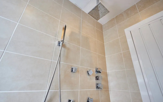 Host Stay The Paddock