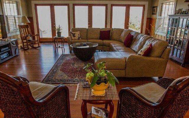 Hamakua Ranch House B&B