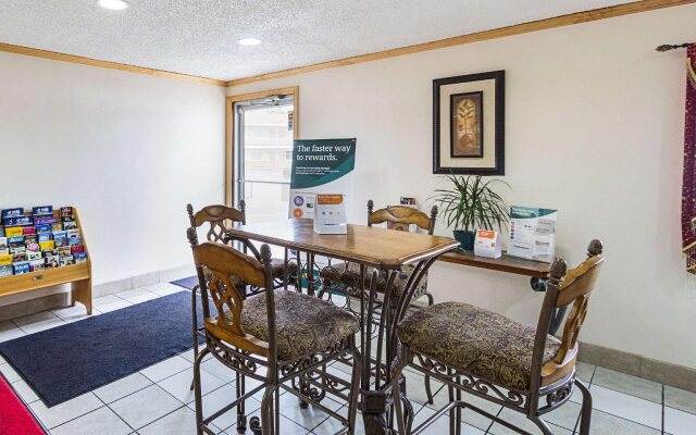 Econo Lodge West Dodge Omaha