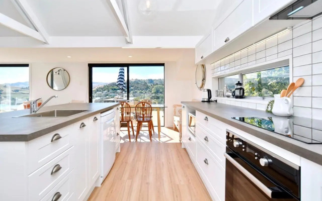 Akaroa Harbour View - Christchurch Holiday Homes