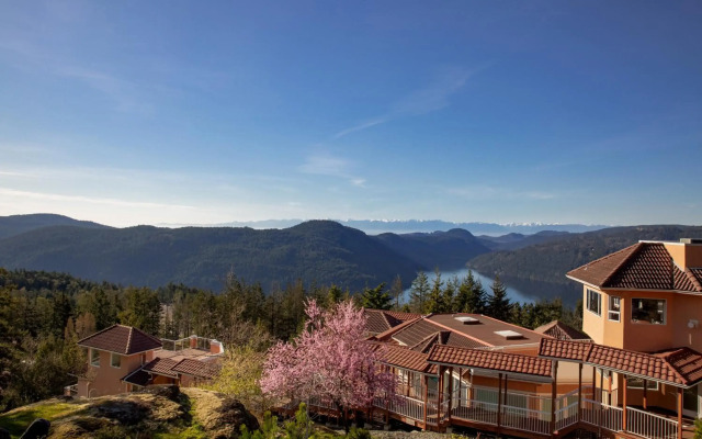 Villa Eyrie Resort
