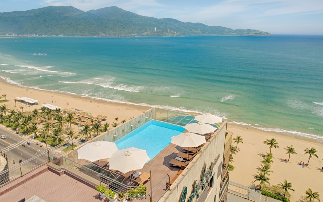 Holiday Beach Hotel Danang