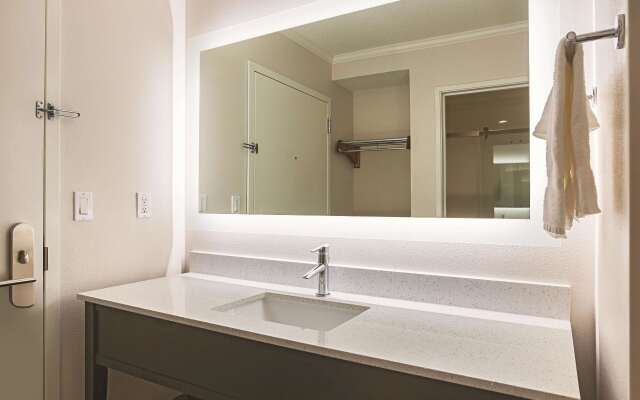 La Quinta Inn & Suites by Wyndham Atlanta Midtown - Buckhead