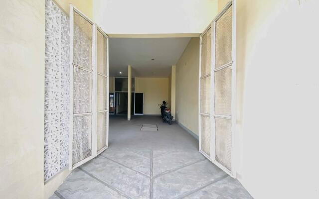 KoolKost Syariah near Masjid Al Akbar