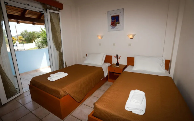 Agios Georgios - 2 Beds - Sleeps 5 - Free Parking