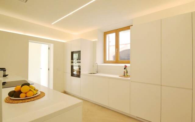 Top Quality Modern Town House in Petra With Private Pool