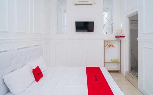 RedDoorz Syariah @ Aura Homestay