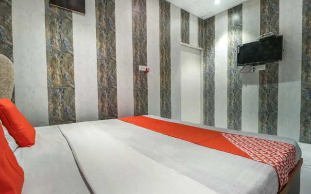 Hotel Cafe 21 by OYO Rooms