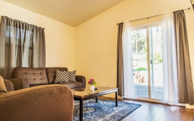 Cozy Oakland 2 Bedroom w/ Backyard