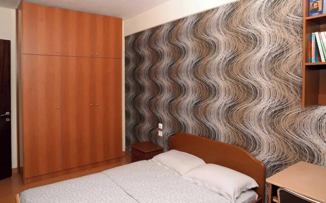 Central Grevena Retreat With Mountain Views