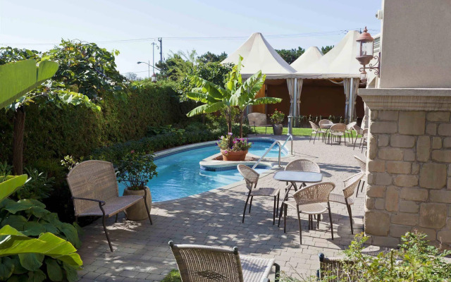 Le St-Martin Hotel & Suites Laval