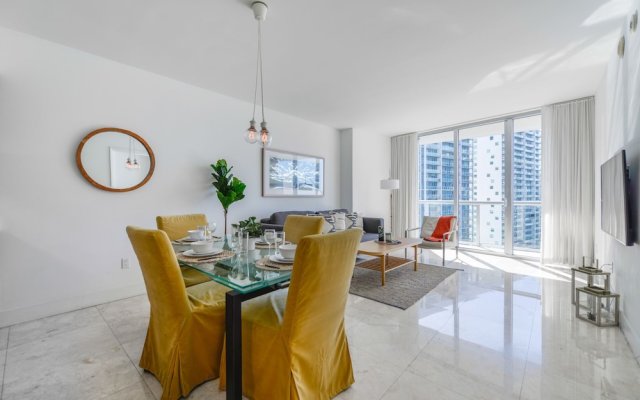 Luxury 30th Floor Condo at Icon Brickell