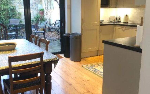 Thomas Street Townhouse - 4 Bedrooms & Courtyard Garden