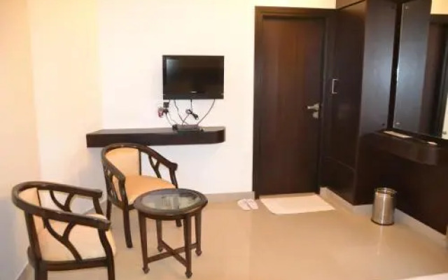 Hotel R R Inn