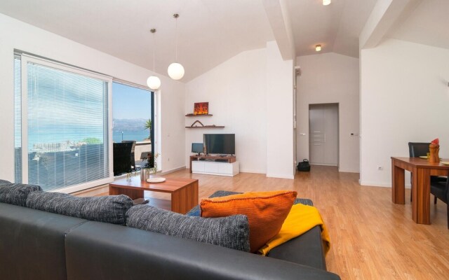 Beautiful Apartment in Sutivan With Wifi and 3 Bedrooms