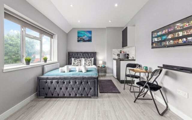 Cozy Serviced Room in Feltham Heathrow London Tw13