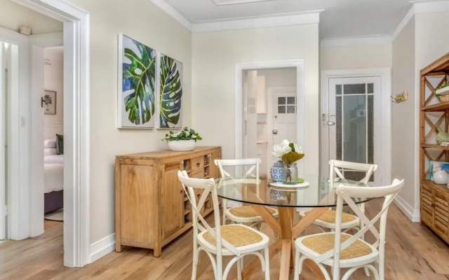Spacious 2-bed Apartment in the Heart of Manly – Guest Rooms – Sydney