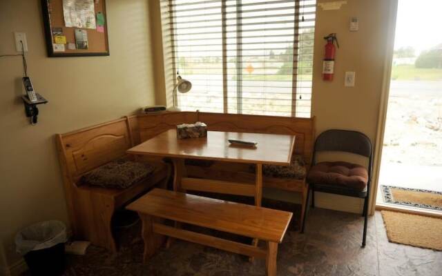 Camelot Inn at Honeyville