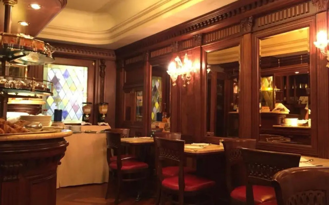 Lux Hotel