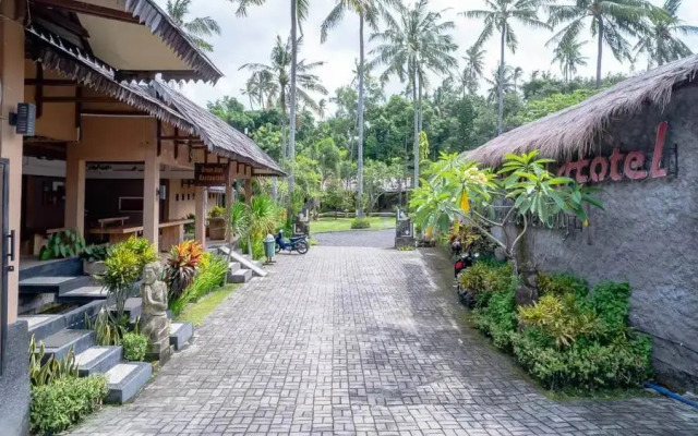 RedDoorz Plus @ Raya Senggigi Lombok