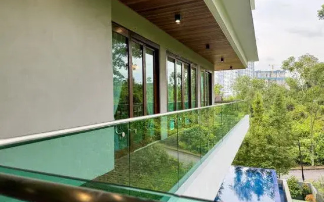 Green Escape City Private Pool Haven 24 pax