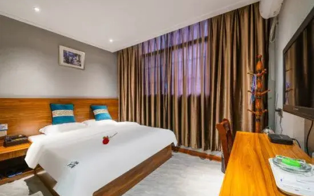 Hechi Qiju Hotel