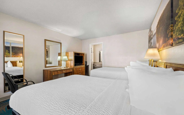 Days Inn by Wyndham Dubuque