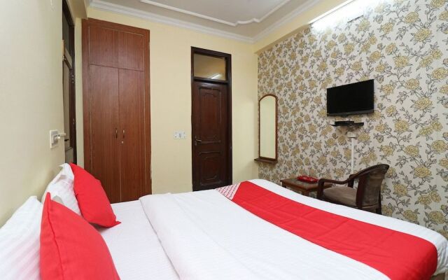 OYO 24421 Classic Hotel