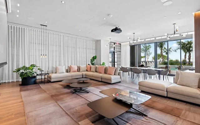 Prime Downtown Location Luxury Studio