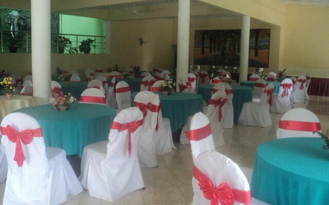 Rundeepa Hotel