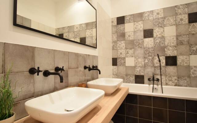 Luxury Apartment by Hi5 - Bajcsy Suite